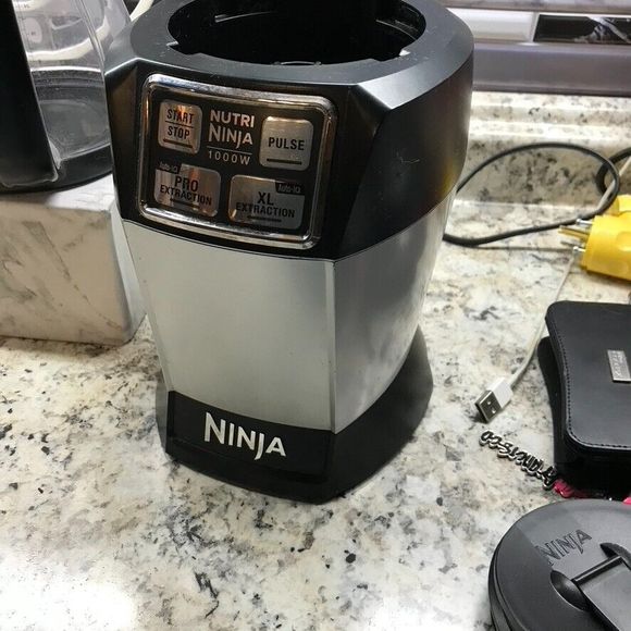 Nutri Ninja Pro BL486CO Blender 2 48OZ Pitchers 2 Plastic Cups 1 Metal Cup WORKS